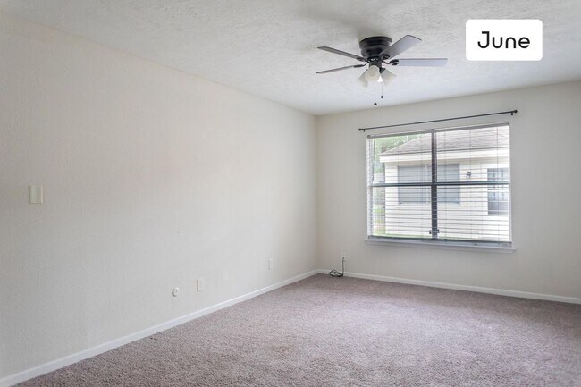 Building Photo - ROOM ONLY in 4-bed/2.0-bath Home