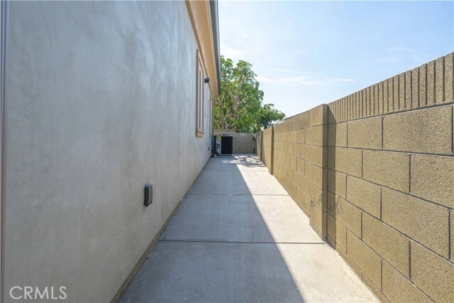 Building Photo - 10920 Slater Ave