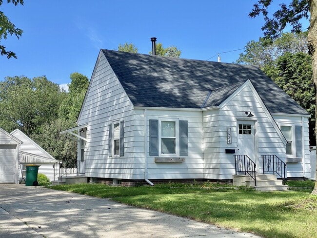 Building Photo - 1524 W Clark St