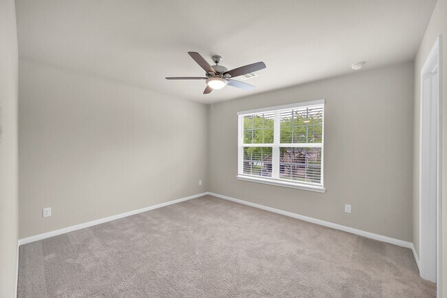 Building Photo - 3346 Torrey Pines Dr