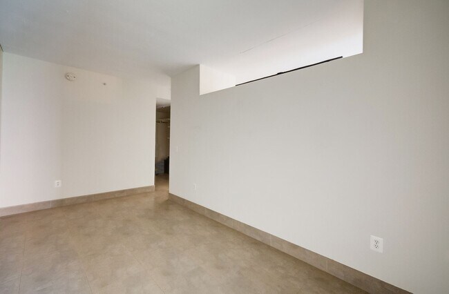 Building Photo - Move-in Ready 1BR 1BA at the Alta is a Min...
