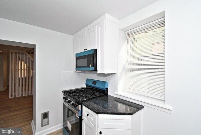 Building Photo - 5816 Knox St