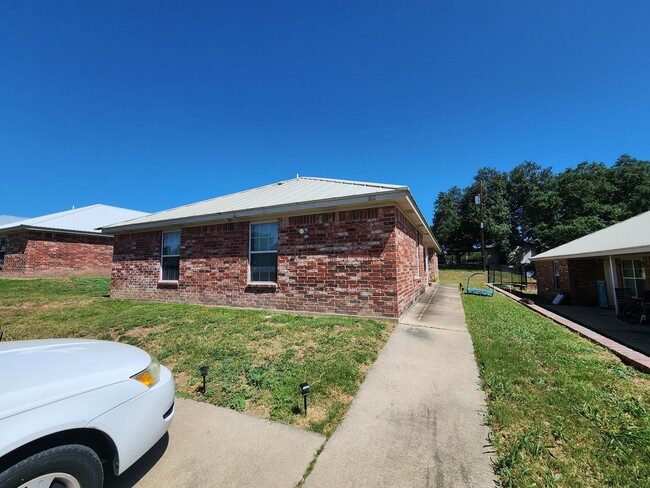 Building Photo - 811 E Ave I