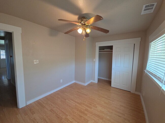 Building Photo - Peaceful 2 bedroom home
