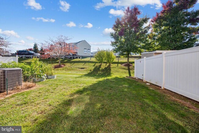 Building Photo - 10329 Bridle Ct