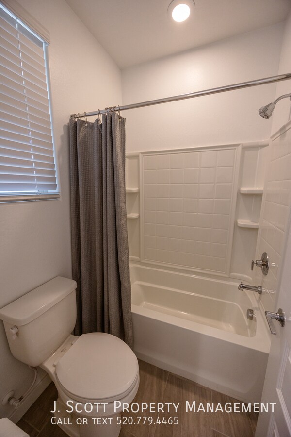 Building Photo - 6910 S 12th Pl