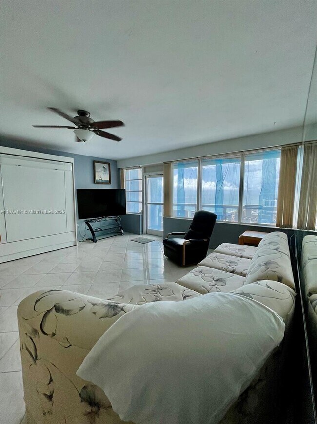 Building Photo - 3111 N Ocean Dr
