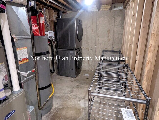 Building Photo - East Bench 5 Bed, 2 Bath