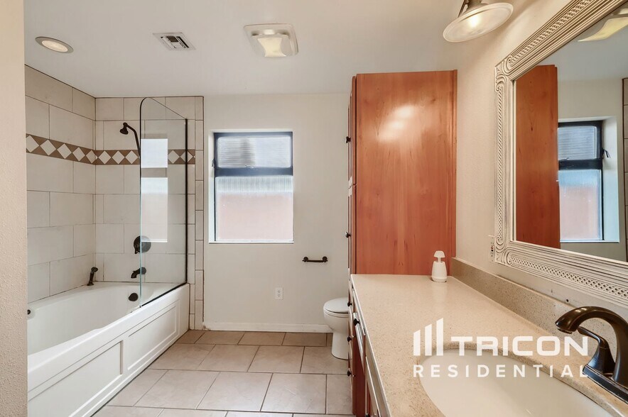 Building Photo - 2108 W Hermosa Dr