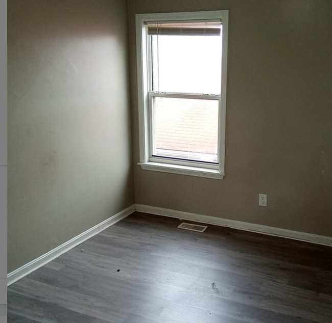 Building Photo - Preview this 3BR/2Ba House- Section 8 acce...