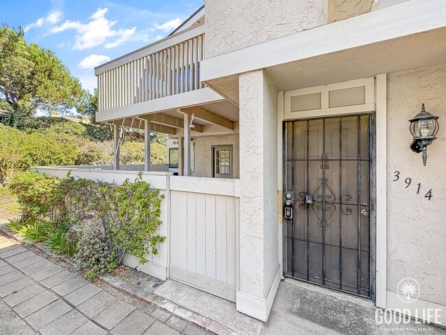 Primary Photo - Peaceful and Spacious 3B/3BA condo with La...
