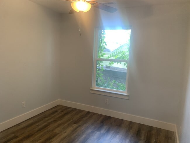 Building Photo - 804 N Moore Rd