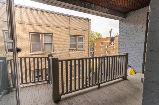 Building Photo - 1110 W 25th St