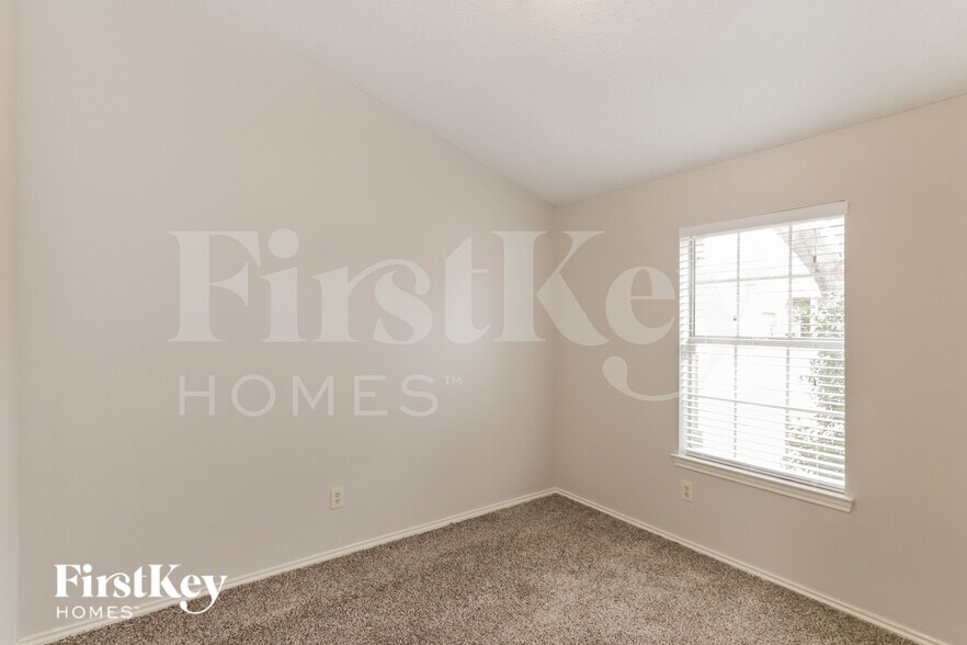 Building Photo - 7818 Bordeaux Ln