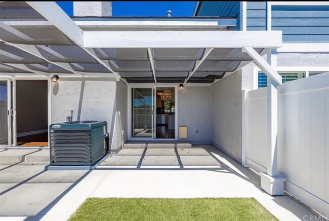 Building Photo - 22122 Summit Hill Dr