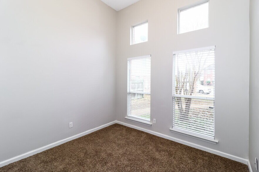 Building Photo - 9704 Java Cove