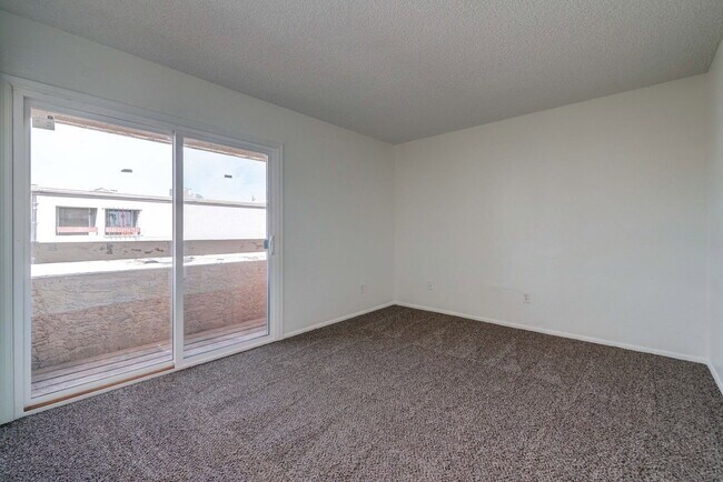 Building Photo - 2696 N 43rd Ave