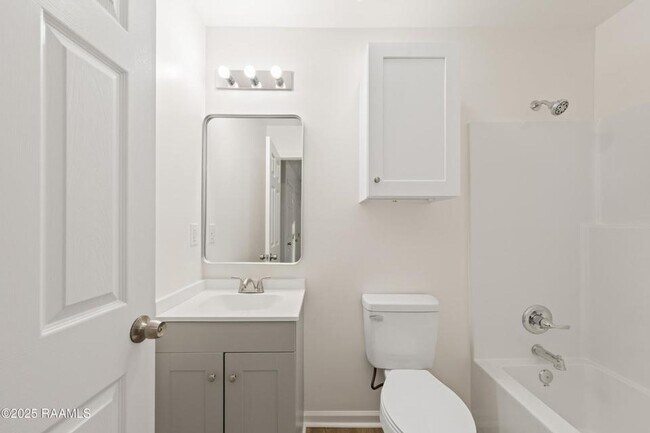 Building Photo - FOR RENT in LAFAYETTE!