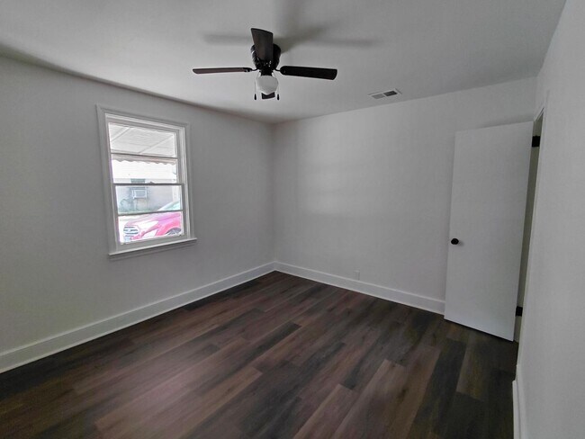 Building Photo - 129 Hendrix St