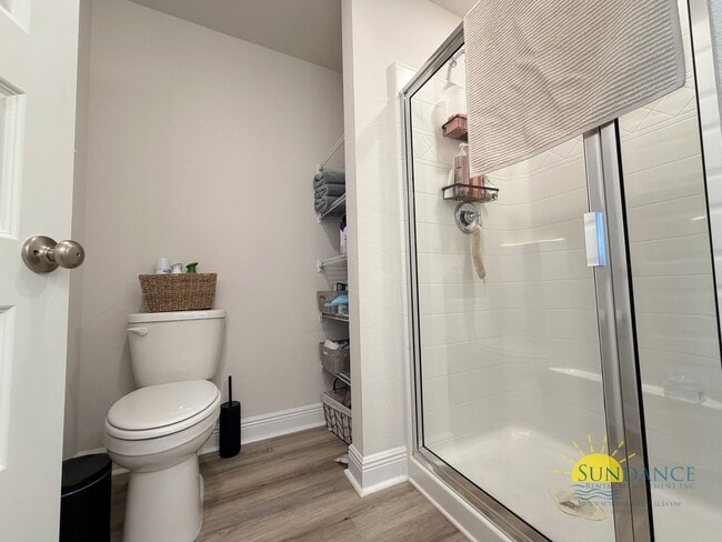 Building Photo - Stunning 3 Bedroom Townhouse in Brittany Oaks!