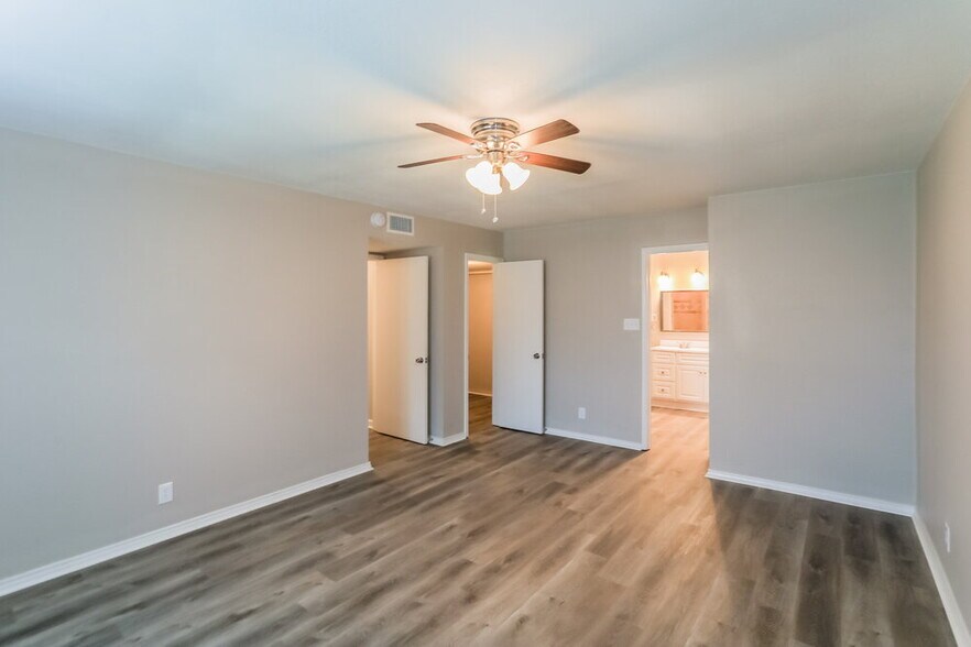 Building Photo - 5320 Rowcrop Dr