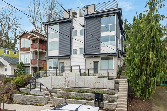 Building Photo - 34 W Cremona St