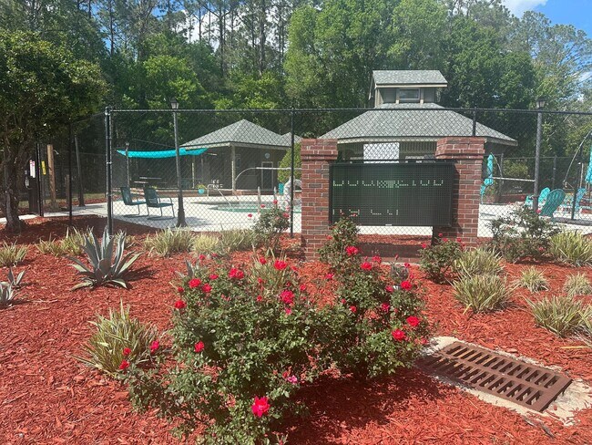 Building Photo - Sprawling Brick Home, Beautiful Water View...