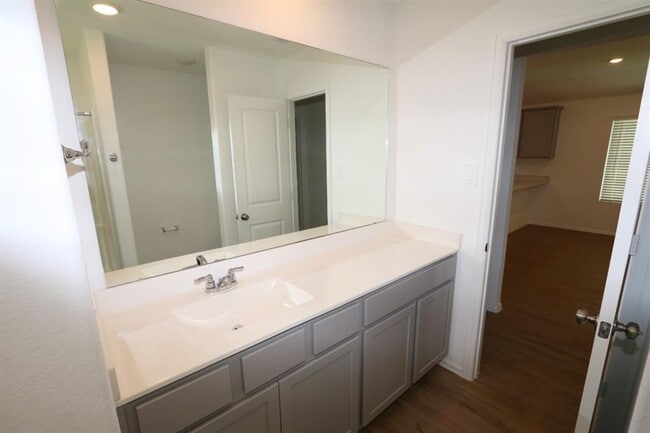 Building Photo - 18527 Gold Holw Ct