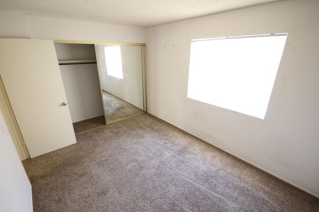 Building Photo - 2-Bedroom 1.5-Bathroom Townhouse
