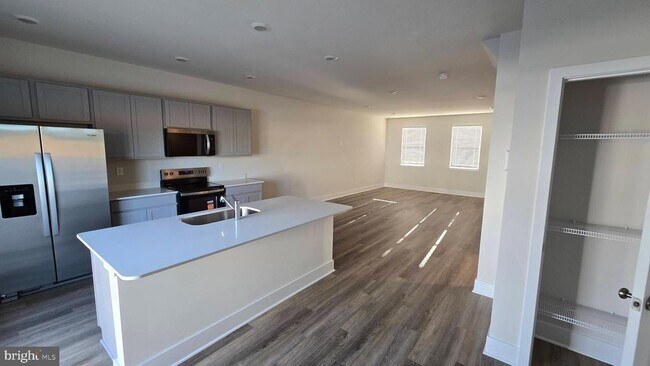 Building Photo - 52 Aloma St