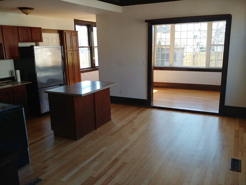 Primary Photo - 3100 Elliot Ave