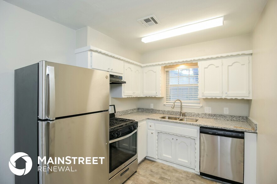 Building Photo - 1153 Elmhurst St