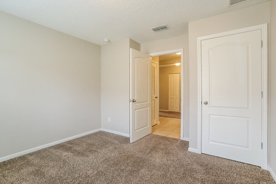 Building Photo - 3251 Canyon Falls Dr