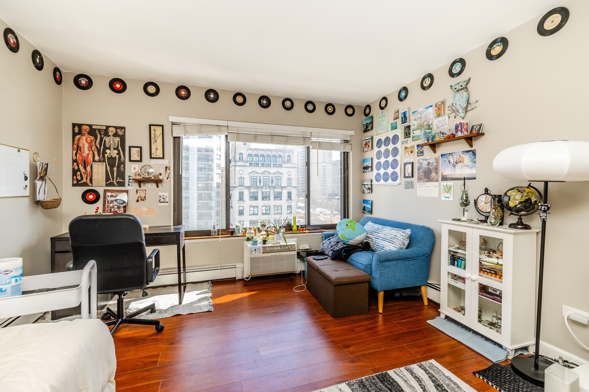 Building Photo - 607 W Wrightwood Ave