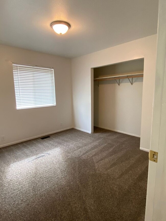 Building Photo - 2 bedroom 2 bath with a 1 car garage