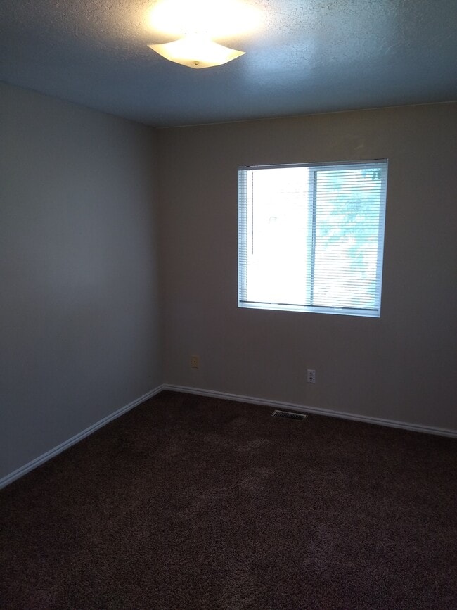 Building Photo - 334 S 400 E
