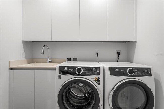 Building Photo - 3015 S Ysabella Ave