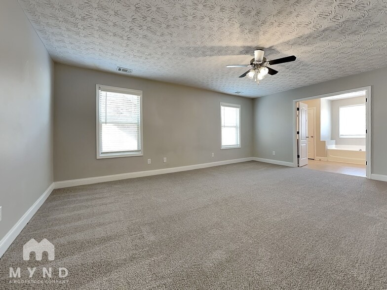 Building Photo - 111 Daisy Cir