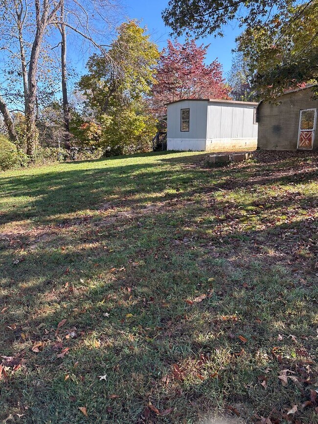 Building Photo - Quiet home close to Asheville