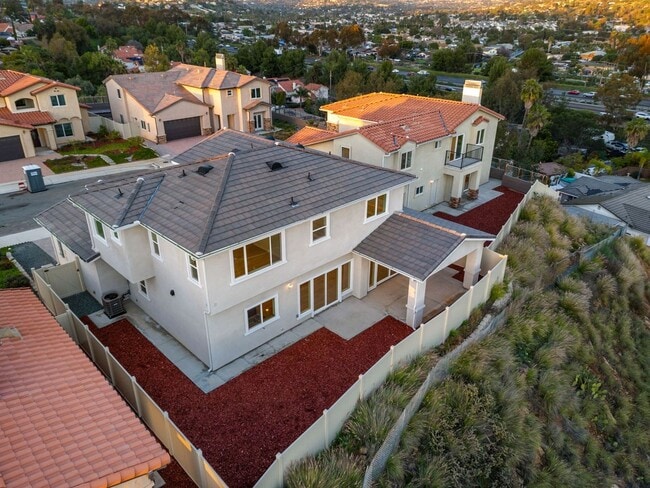 Building Photo - 4 Bedroom house with view