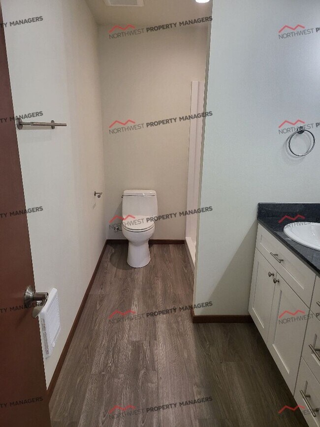 Building Photo - R289A