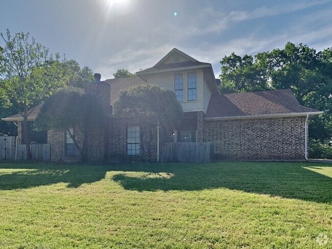 Building Photo - 104 NE Timber Ridge Dr