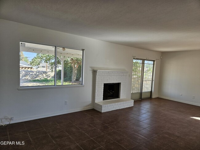 Building Photo - 2900 Roy Pace Dr