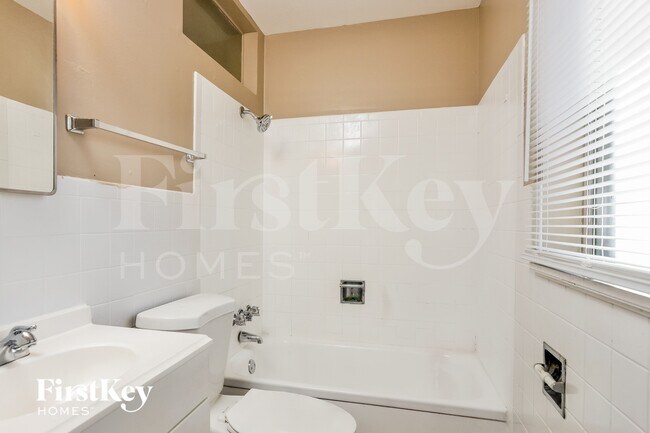 Building Photo - 10201 Pannell Dr