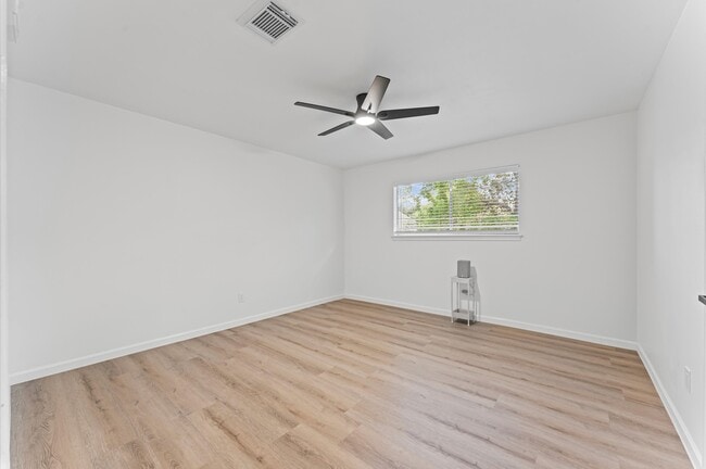 Building Photo - 15807 Crystal Brook Dr