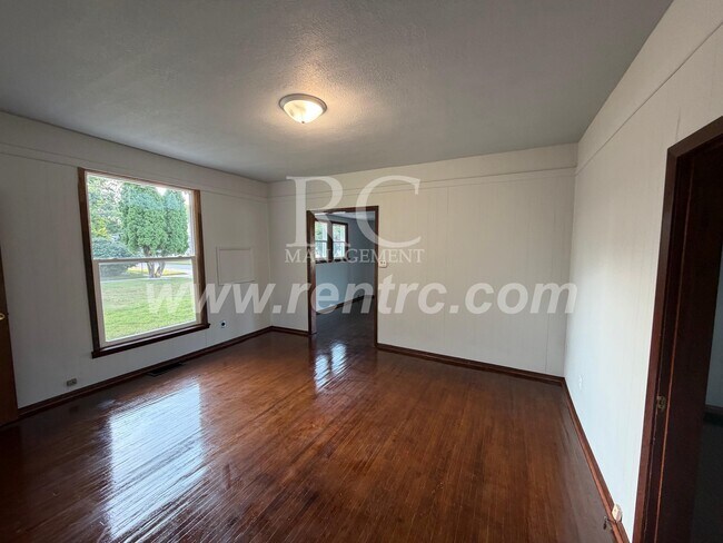 Building Photo - 121 Warrington-