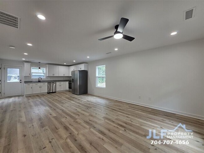 Building Photo - Brand New Construction 2 Bed/ 2 Bath Home in New London!