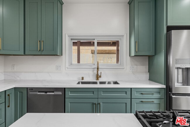 Building Photo - 238 Thorne St