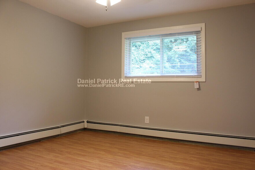 Building Photo - 120 Blithewood Ave