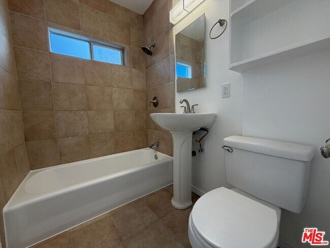 Building Photo - 2004 19th St